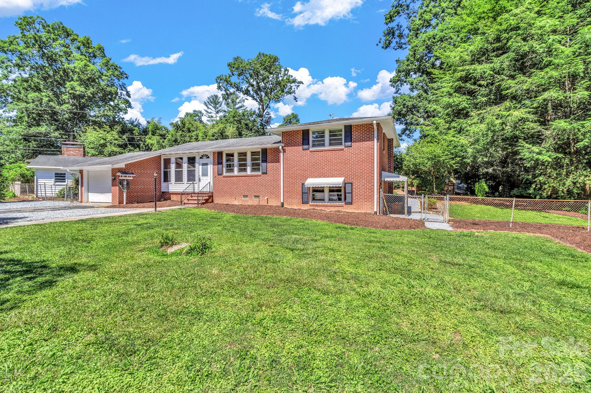907 W Blue Ridge Road