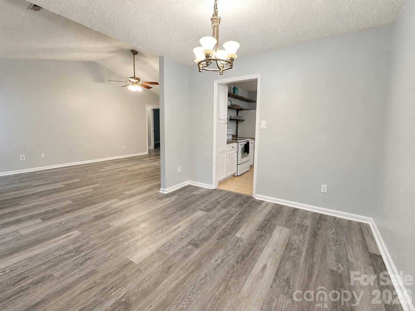 13615 Wildiris Court