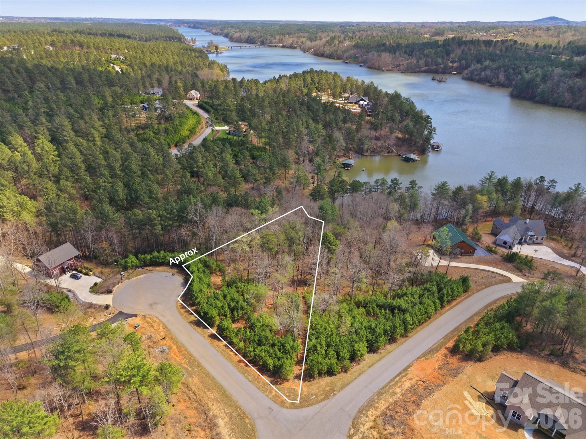 The Waterfront Club - Land