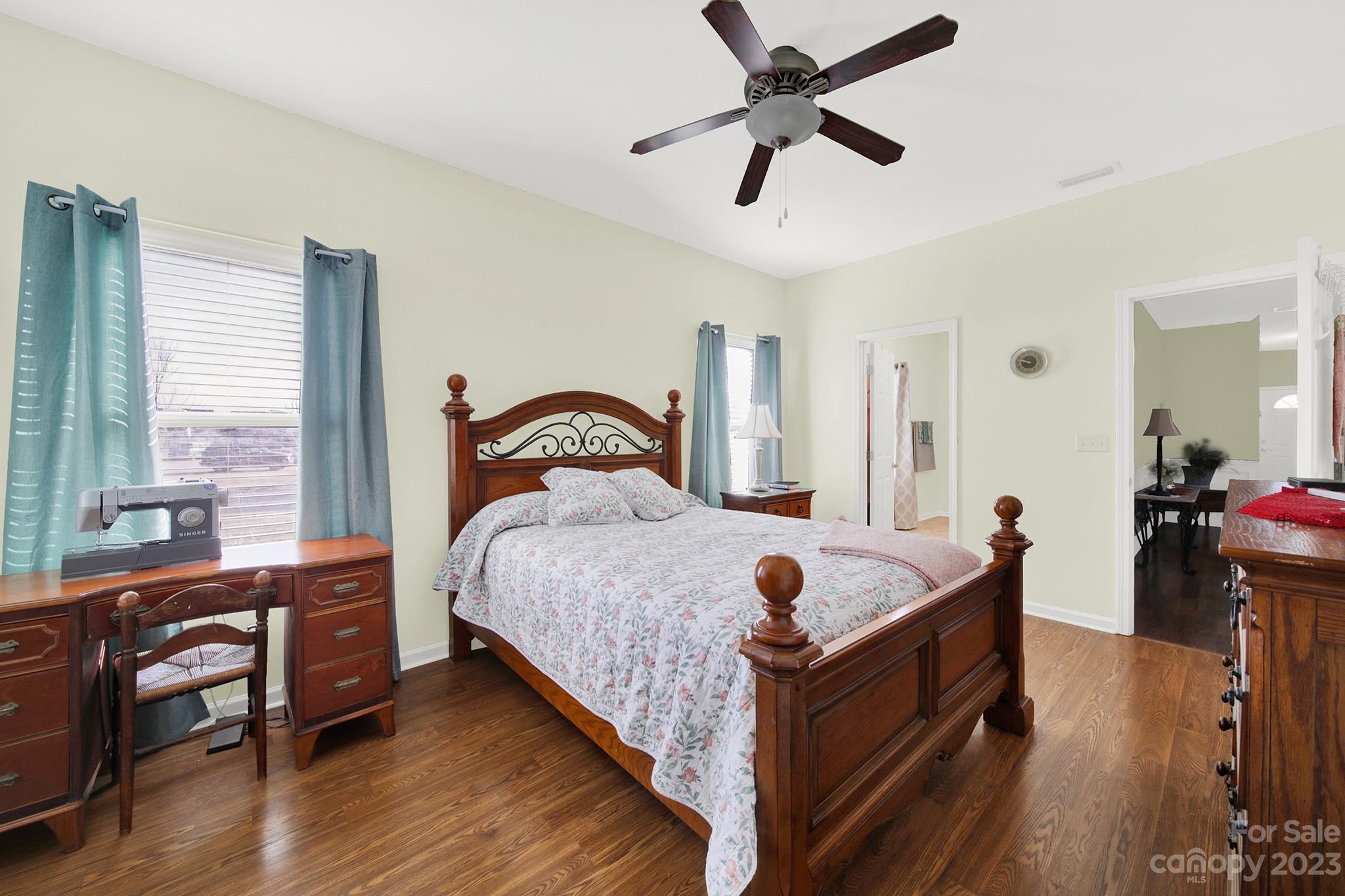 Newport Lakes - Residential