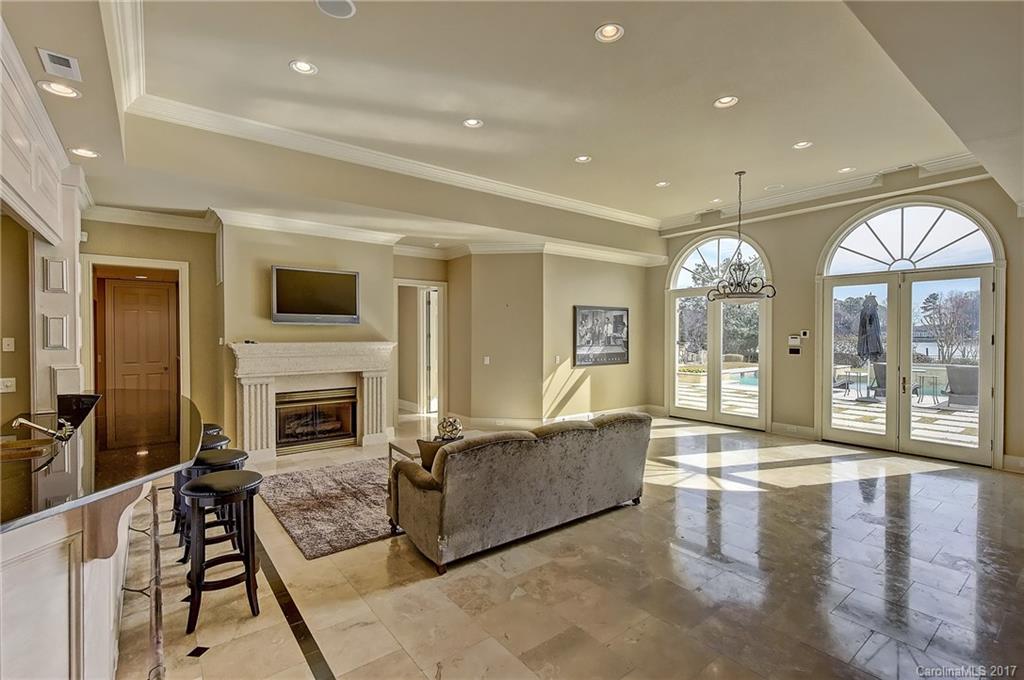 The Peninsula - Residential