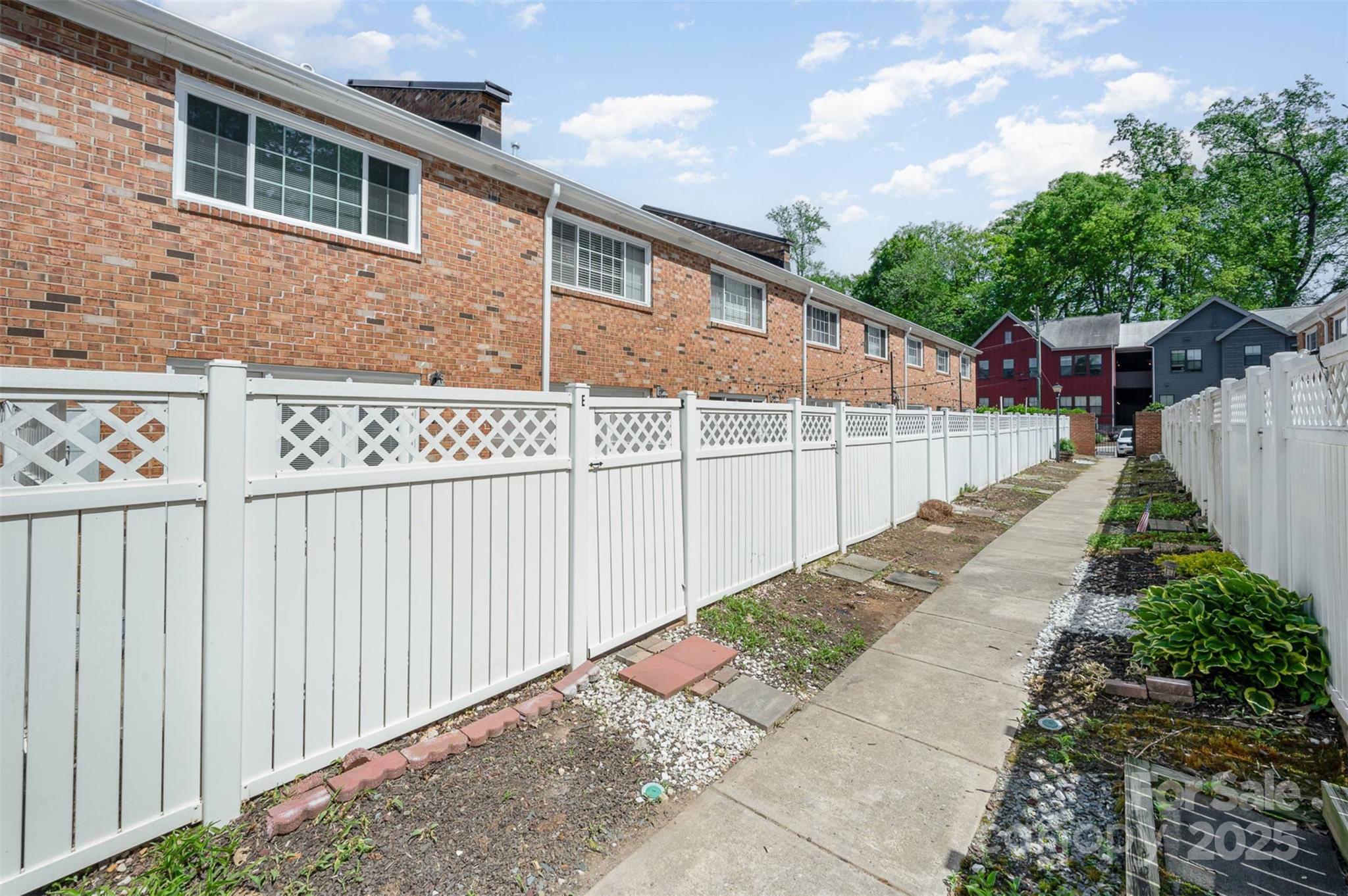 Williamsburg on Commonwealth - Residential