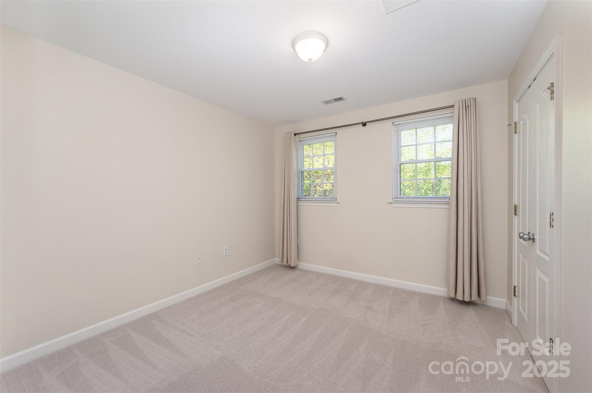 Williamsburg on Commonwealth - Residential