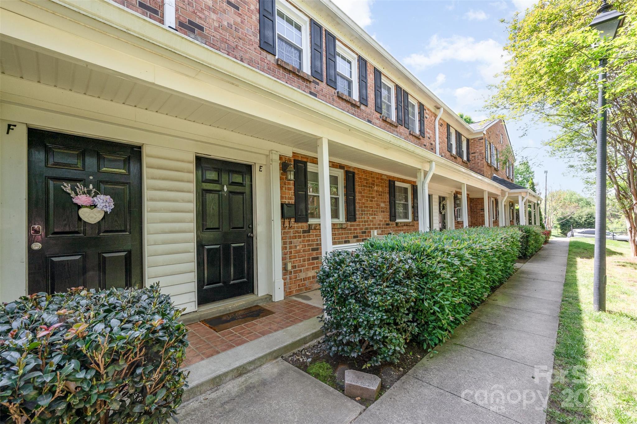 Williamsburg on Commonwealth - Residential