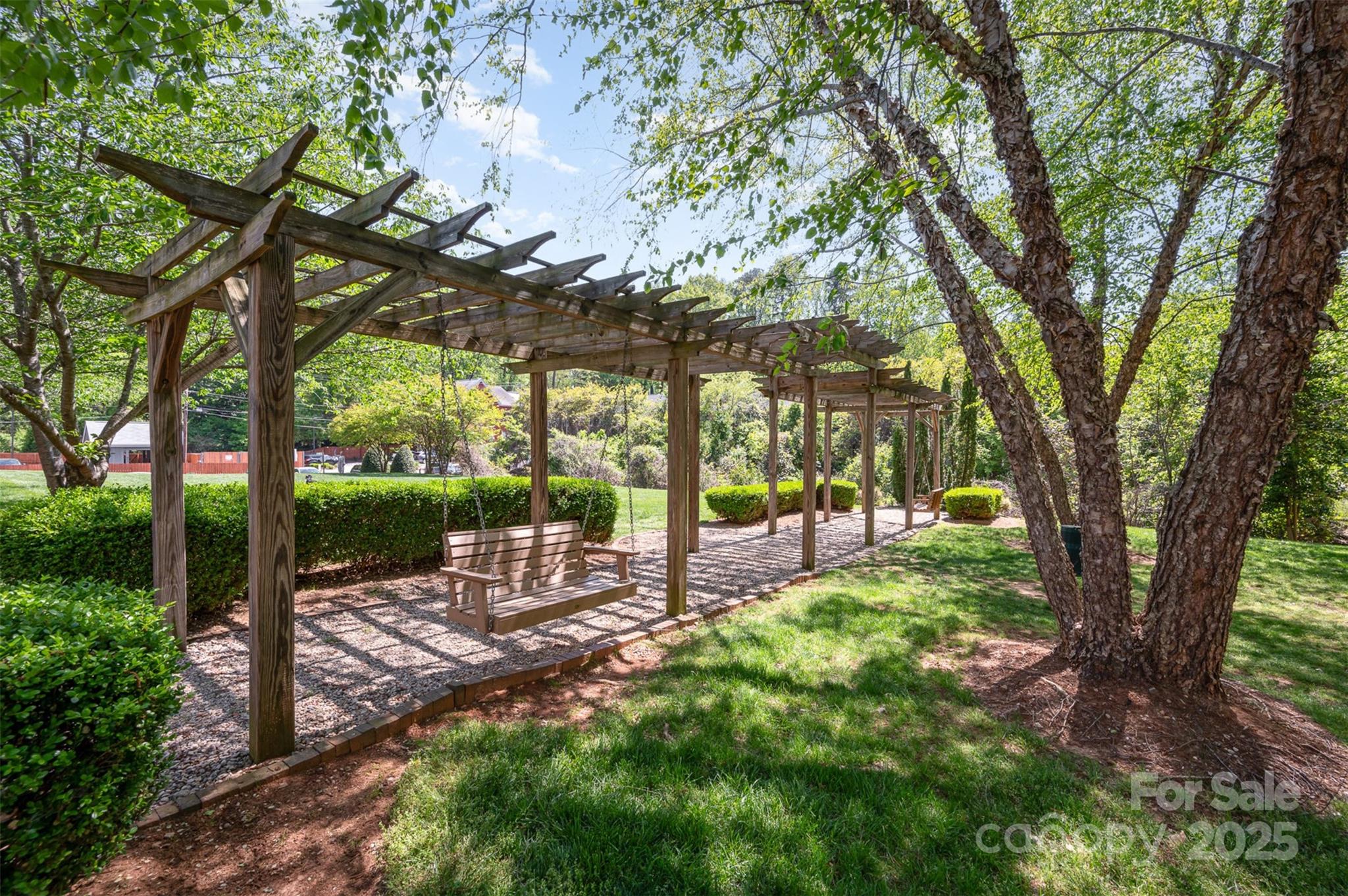 Williamsburg on Commonwealth - Residential