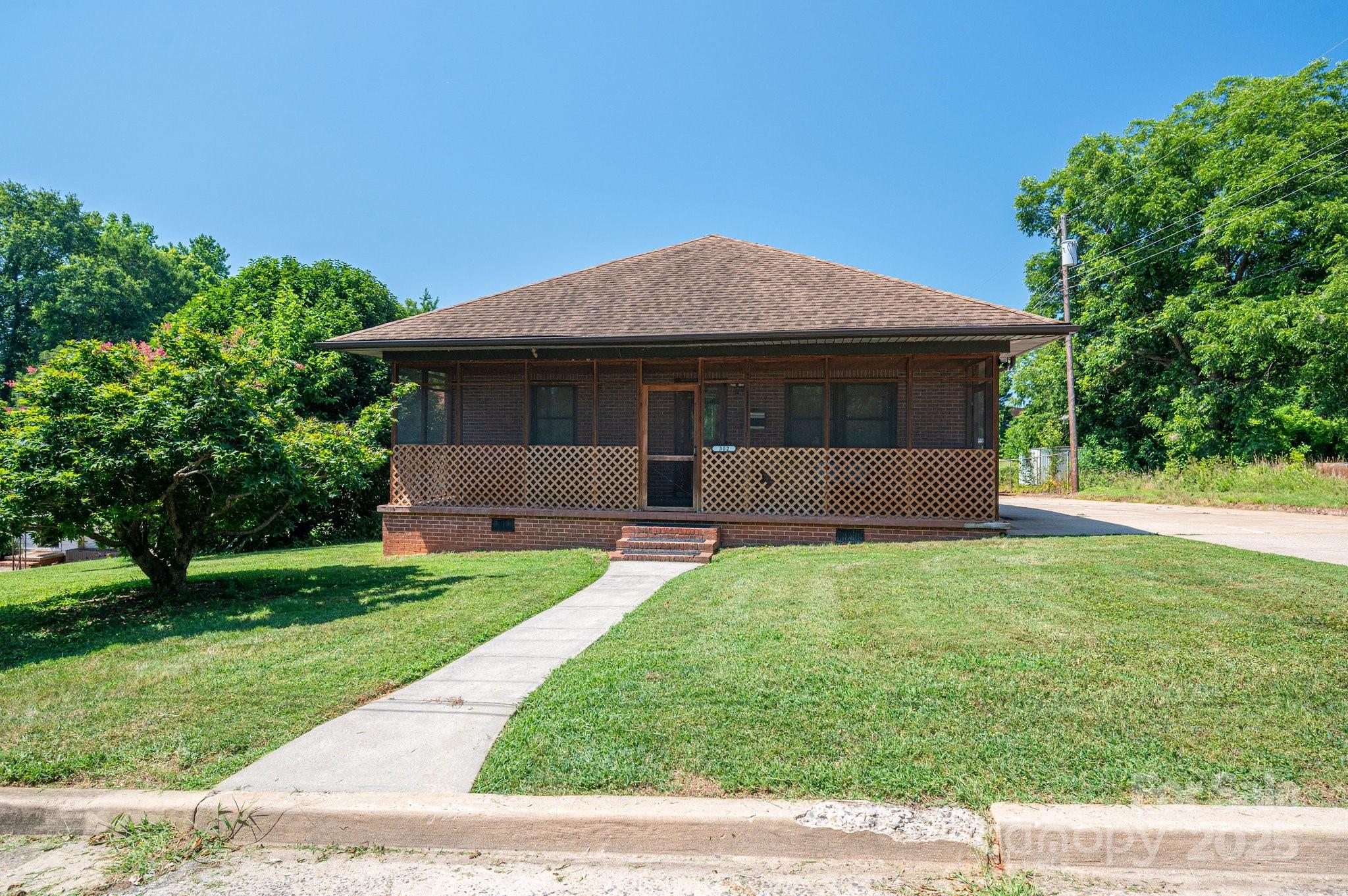 302 Planetree Drive