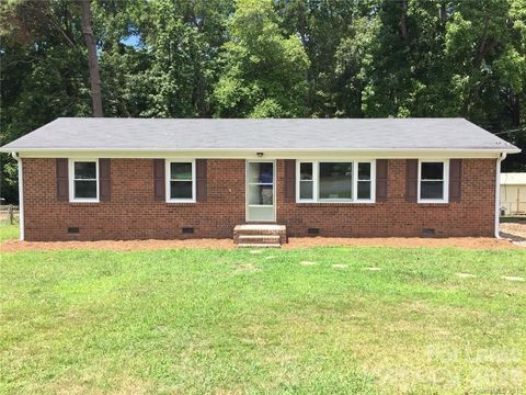 Photo of 122 Birchwood Drive, Wadesboro, NC 28170 (MLS # 4340589)