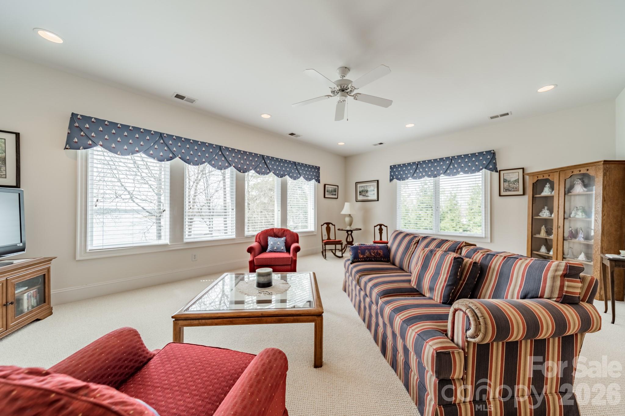 The Harbour At The Pointe - Residential