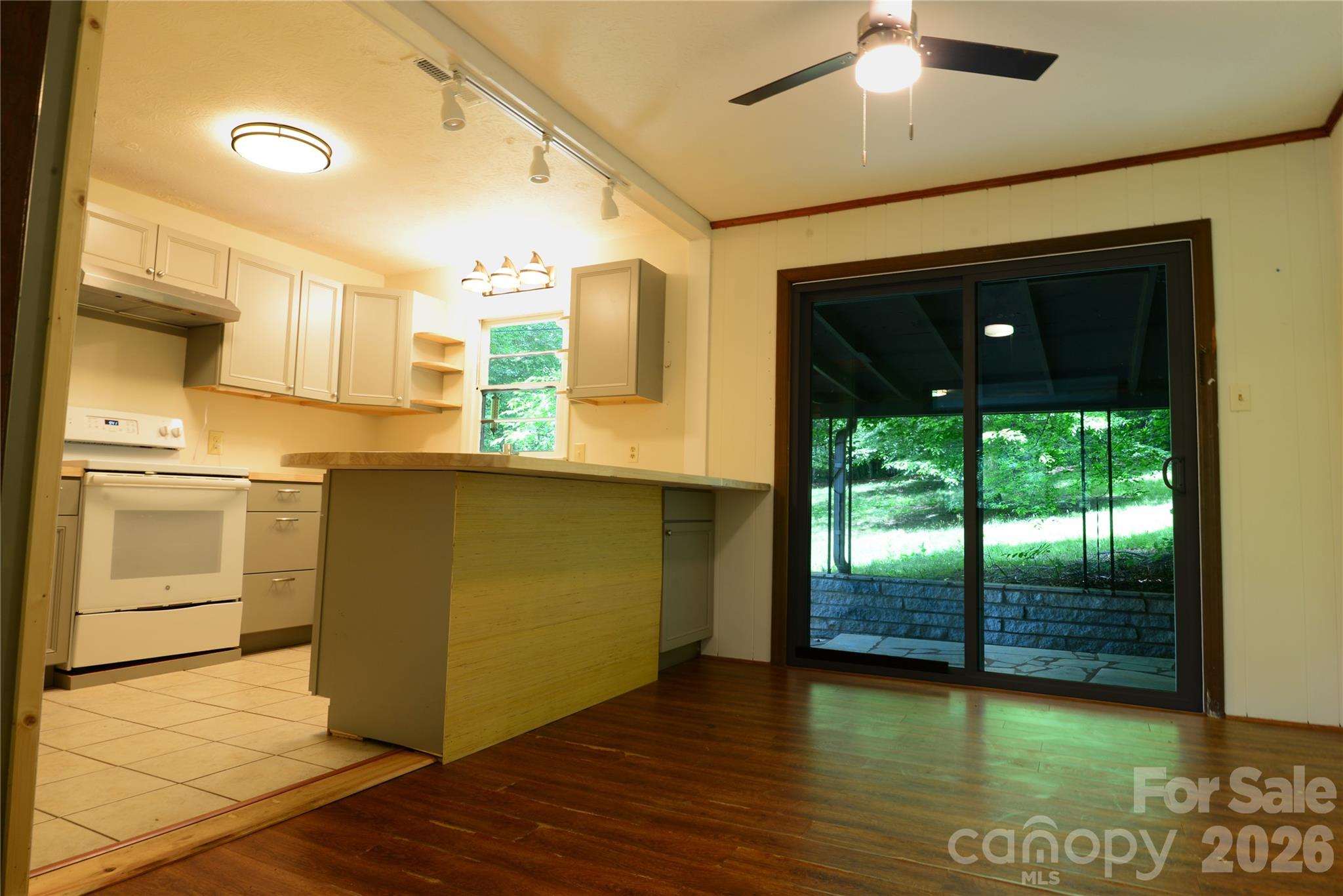 24 Sarabec Hill Road