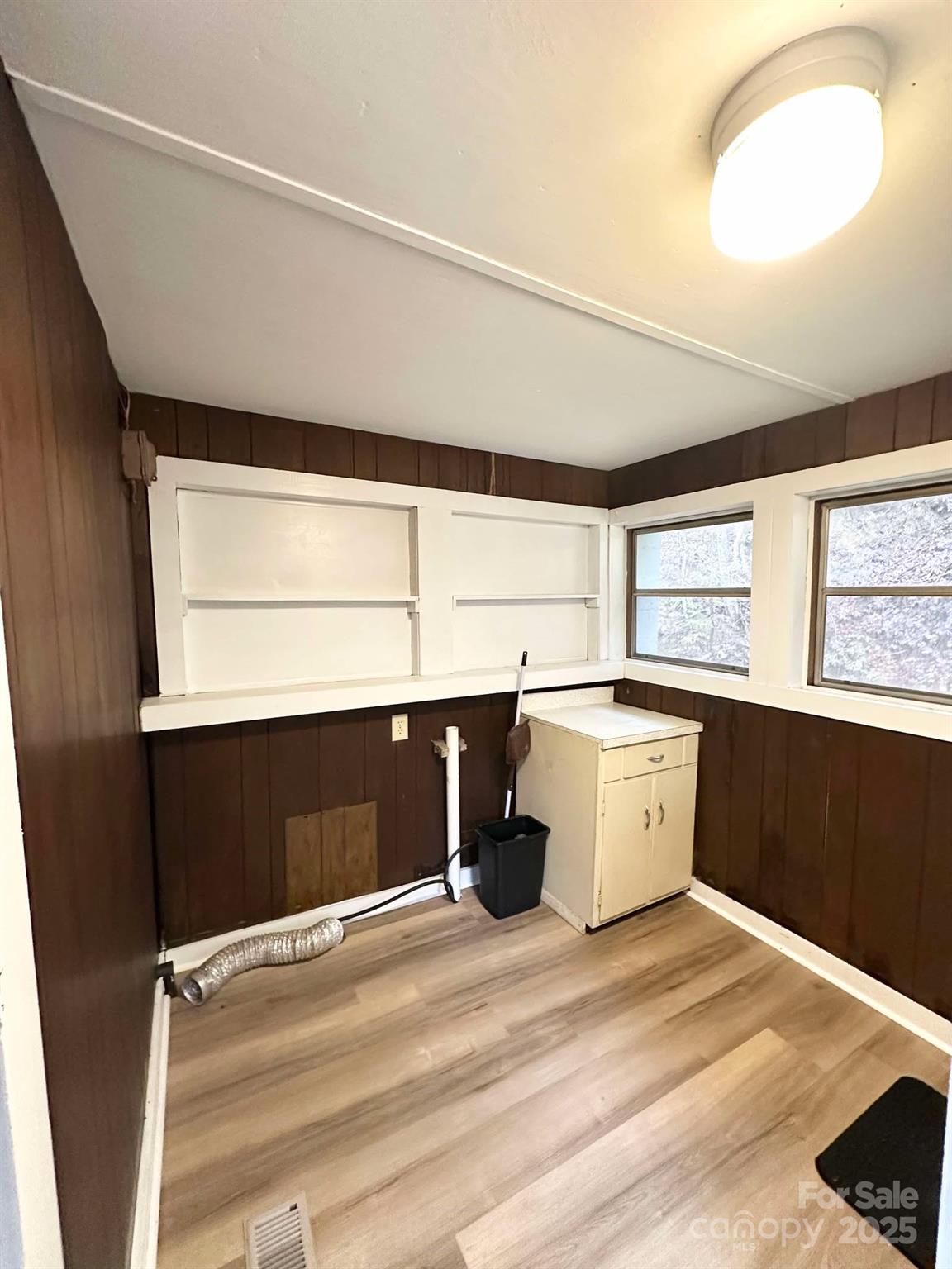 Lenoir, North Carolina 28645, United States, 3 Bedrooms Bedrooms, ,2 BathroomsBathrooms,Residential,Active,5238