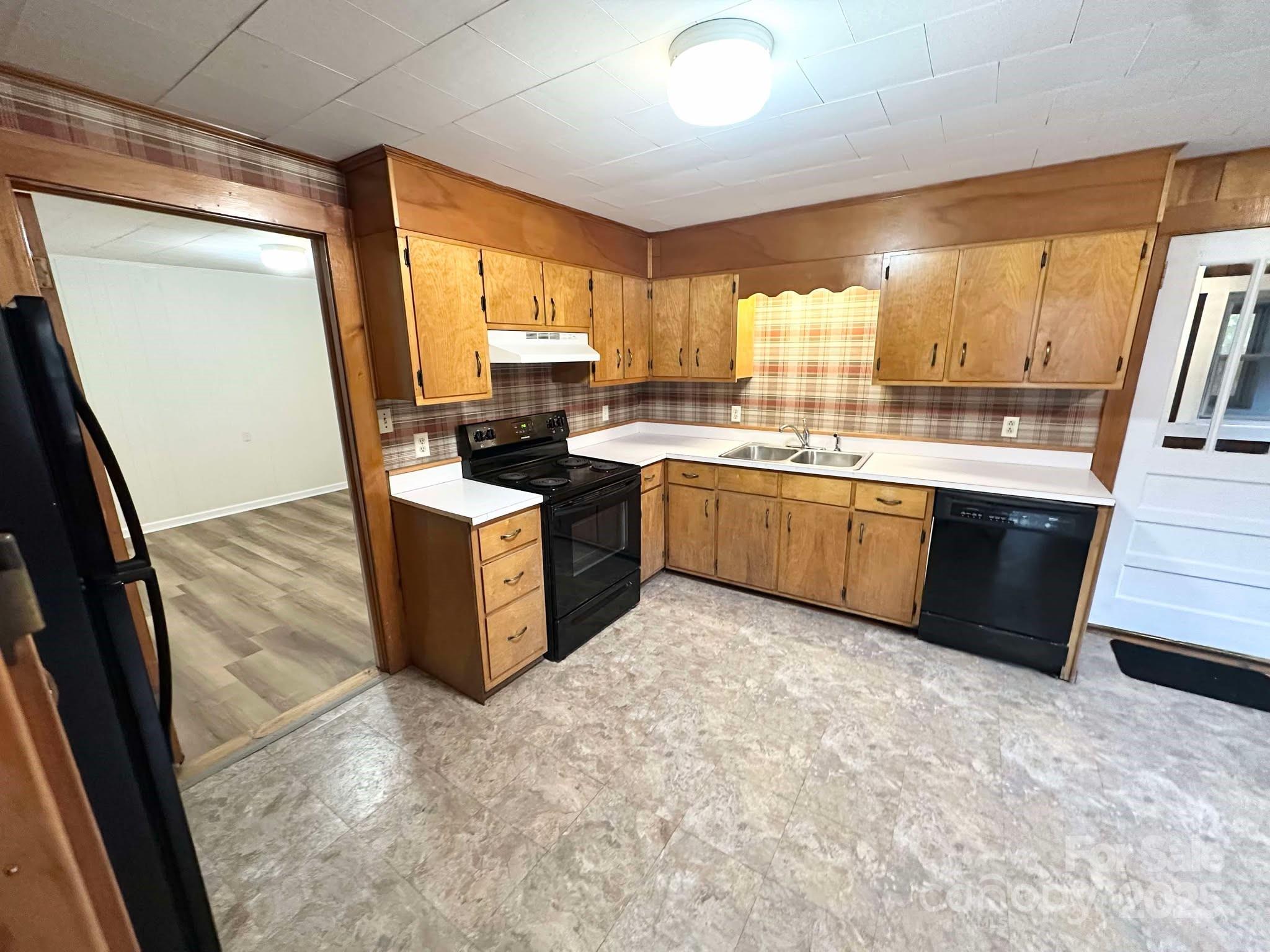 Lenoir, North Carolina 28645, United States, 3 Bedrooms Bedrooms, ,2 BathroomsBathrooms,Residential,Active,5238