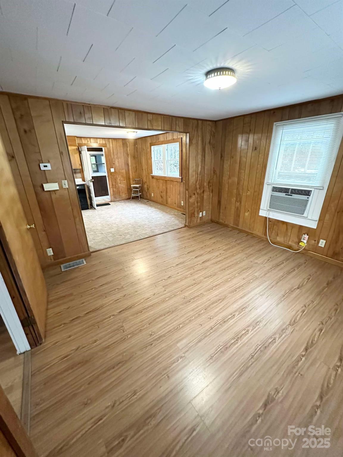 Lenoir, North Carolina 28645, United States, 3 Bedrooms Bedrooms, ,2 BathroomsBathrooms,Residential,Active,5238