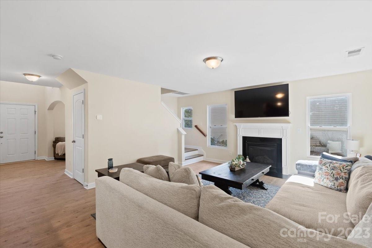 Oaks On Main - Residential