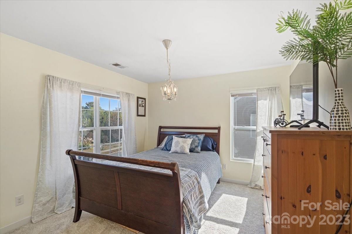 Oaks On Main - Residential