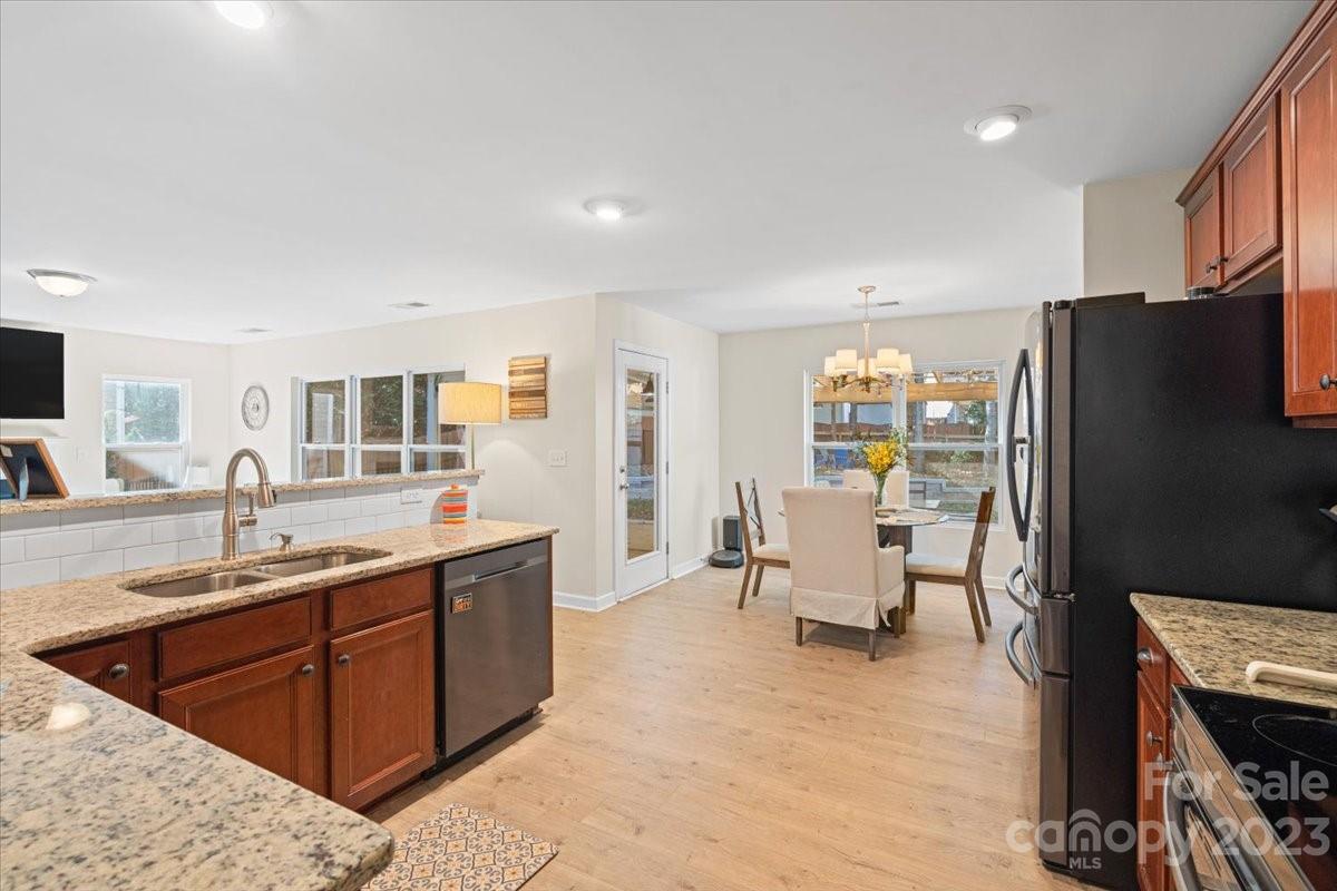 Oaks On Main - Residential