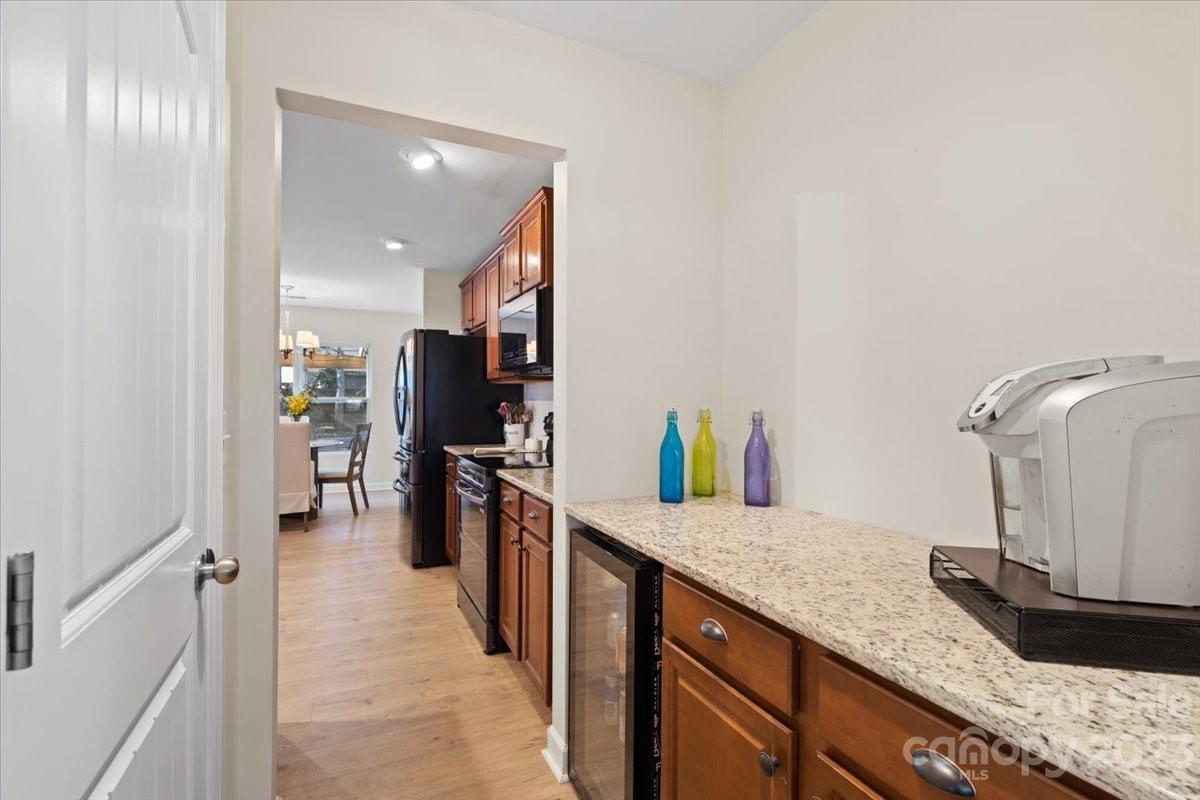 Oaks On Main - Residential