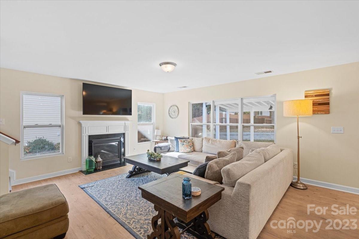 Oaks On Main - Residential