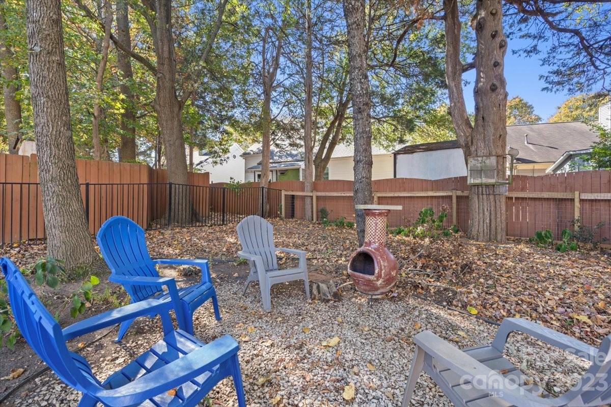 Oaks On Main - Residential