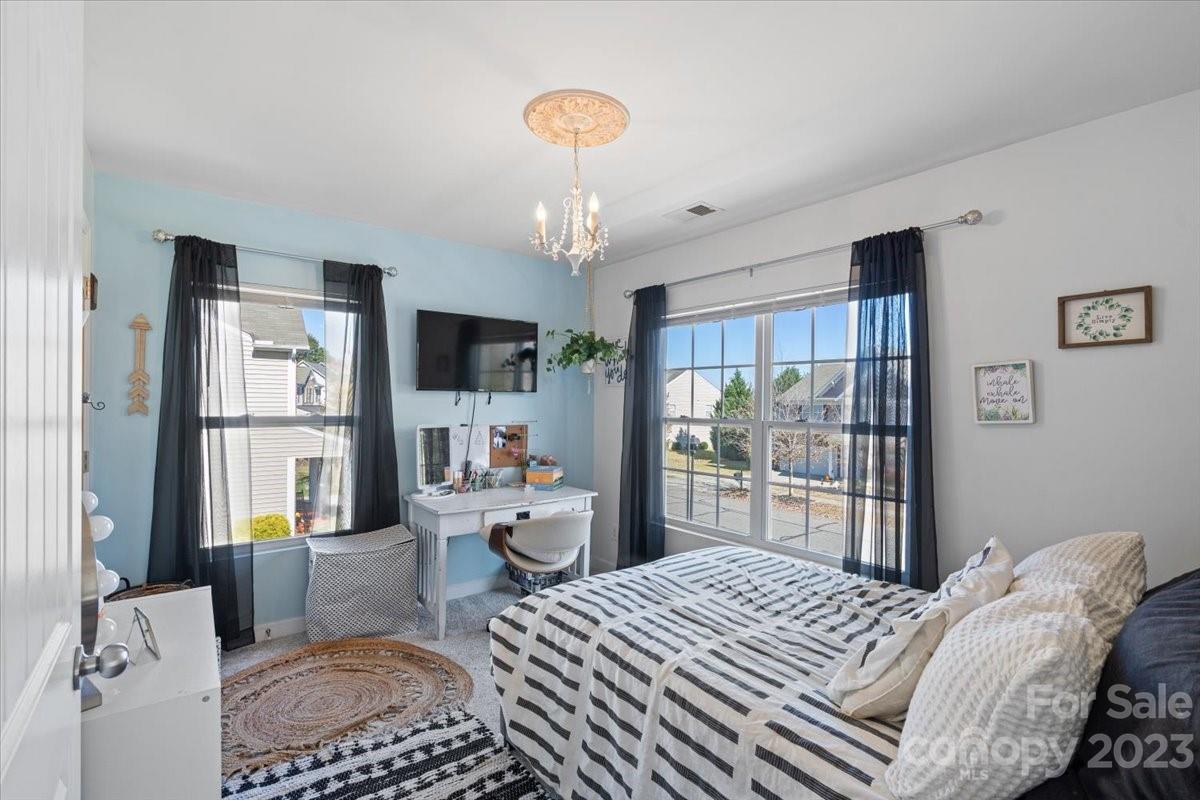 Oaks On Main - Residential