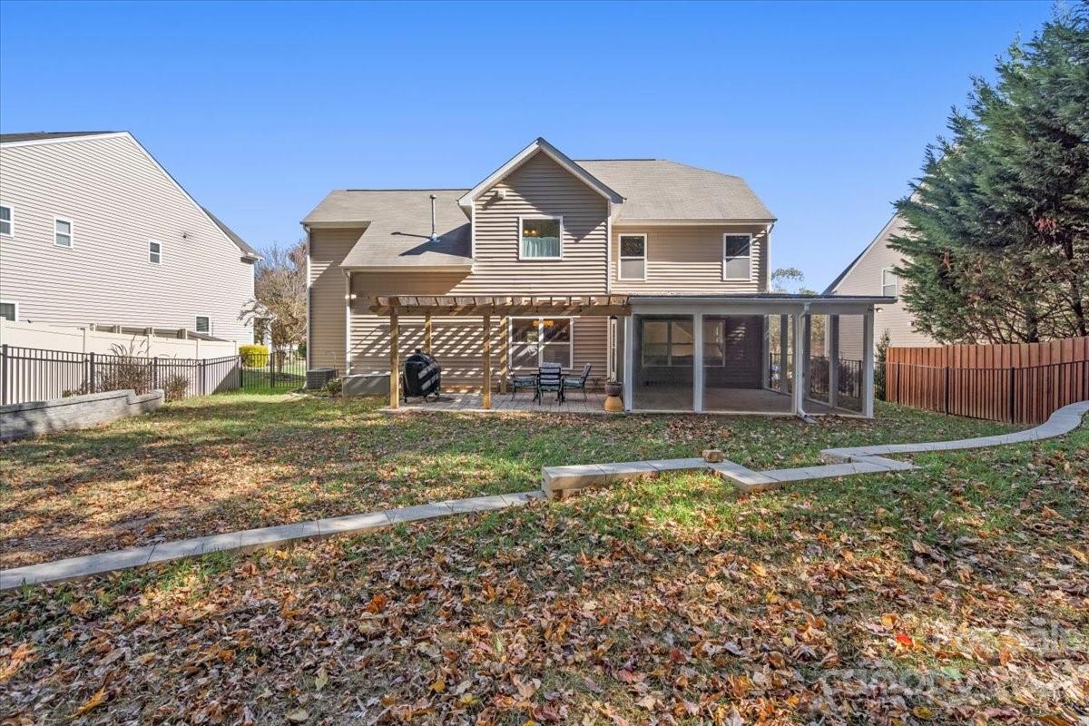 Oaks On Main - Residential