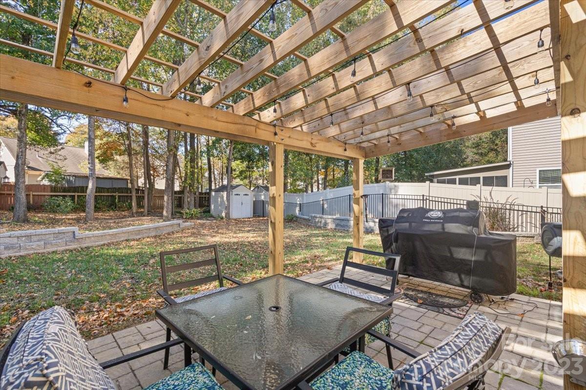 Oaks On Main - Residential