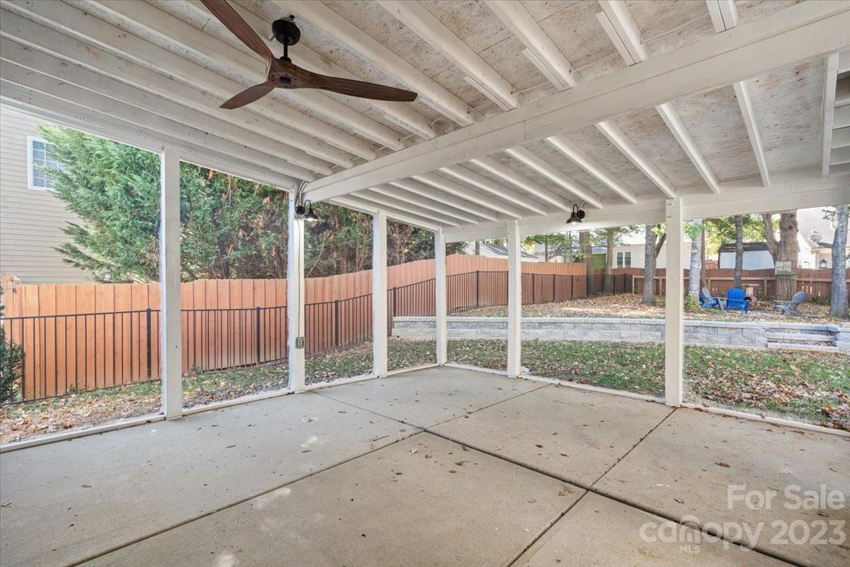 Oaks On Main - Residential