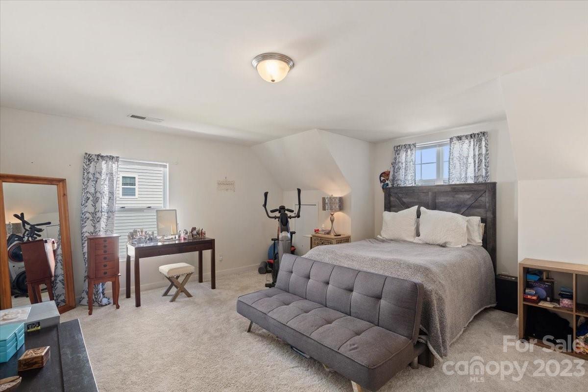 Oaks On Main - Residential