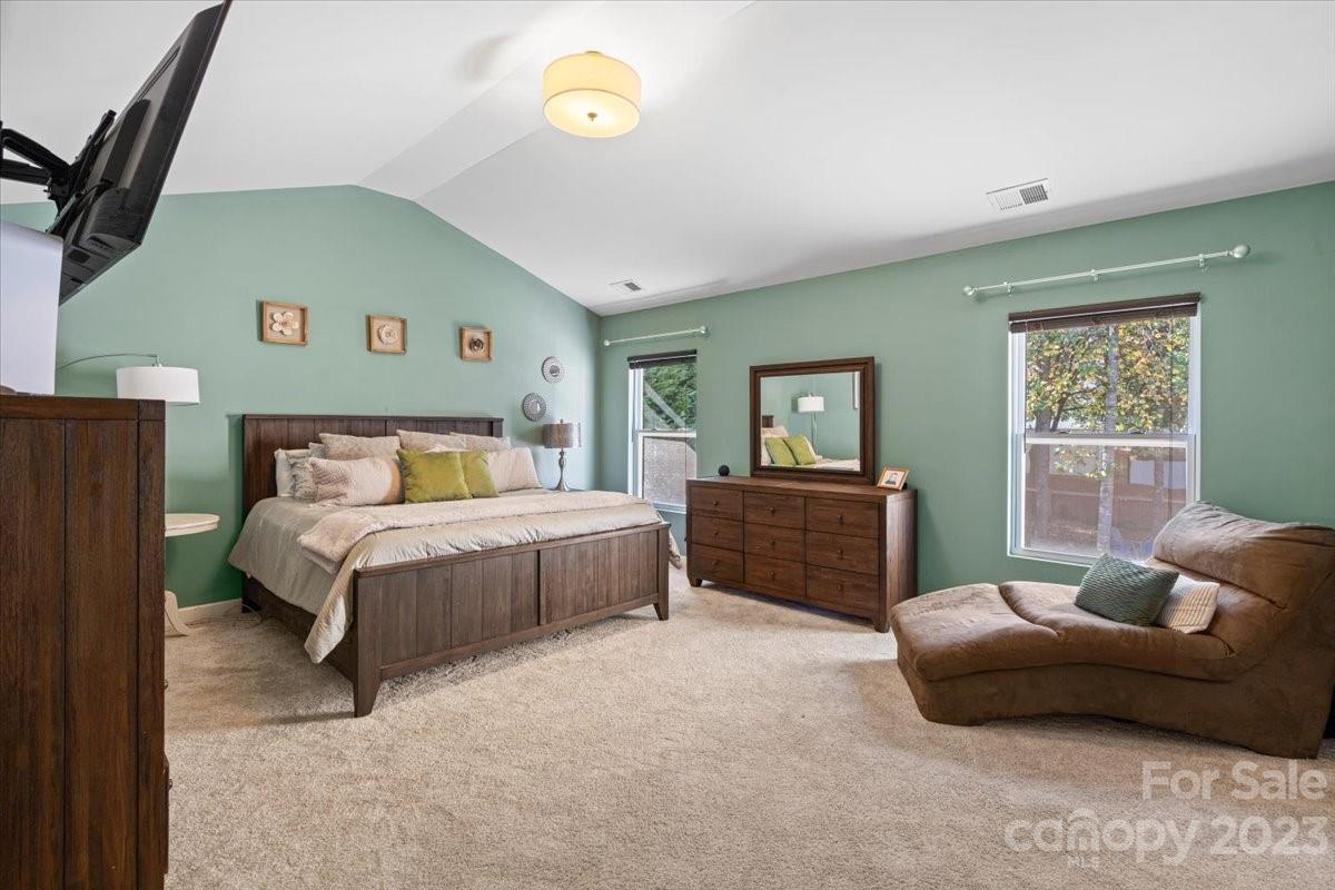 Oaks On Main - Residential