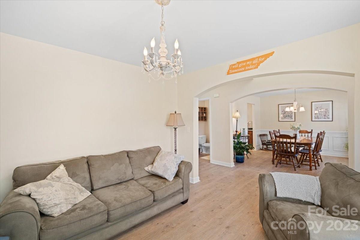 Oaks On Main - Residential