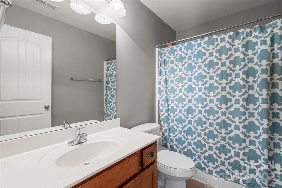 Oaks On Main - Residential