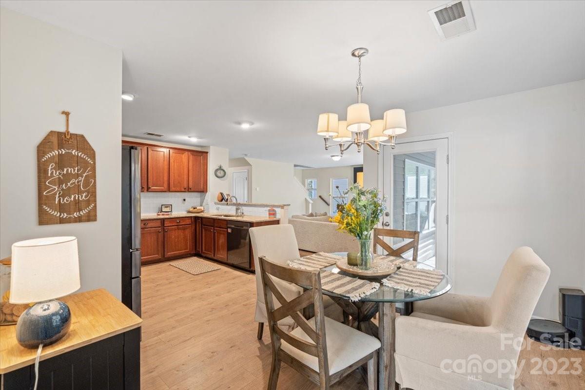 Oaks On Main - Residential