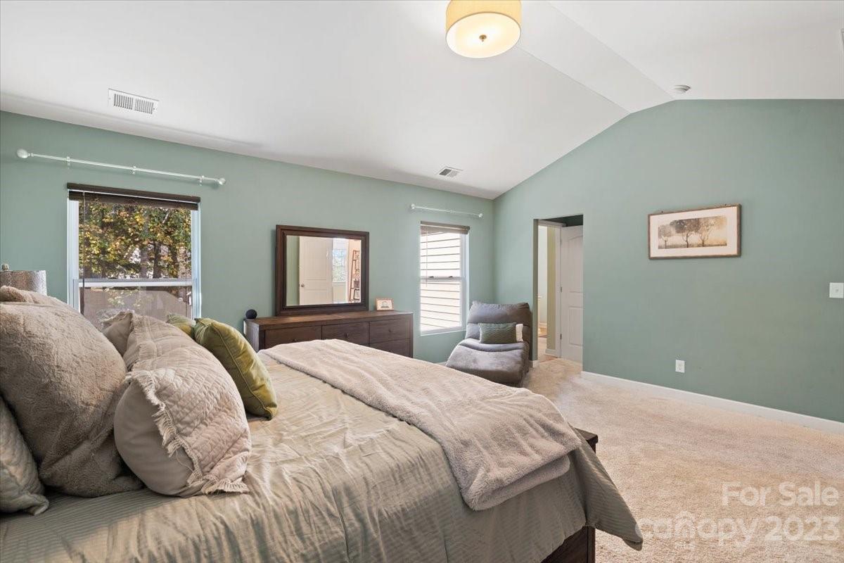 Oaks On Main - Residential