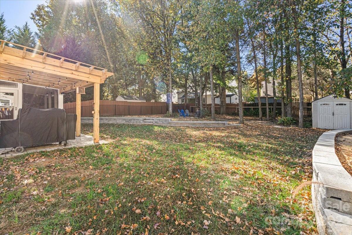 Oaks On Main - Residential