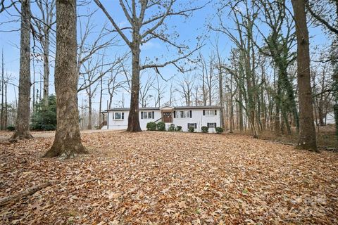 Photo of 1035 Timber Lane Drive, Lincolnton, NC 28092 (MLS # 4331301)