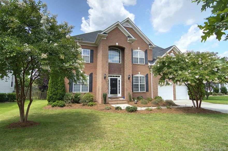 Located in sought after Tega Cay Peninsula. 3+ tandem garage w/workshop, all bedrooms on second, spacious living areas, low maint. yard, cul-de-sac.  Home has newly refinished flooring, chef's kitchen, lg master suite.  Gas line at deck.  Walk to pool, lake, parks & brand new Tega Cay Elementary school.  Enjoy all that Tega Cay has to offer, lake, marina, golf course, golf club/restaurant facilities, parks, organized sports, walking trails, clubs & activities for all ages.  FM top rated schools!