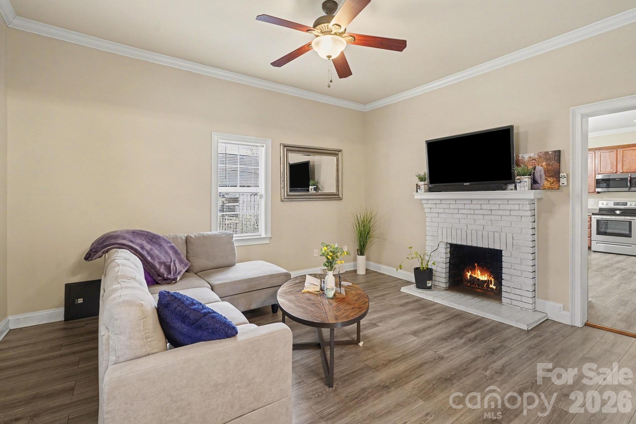 318 E Pressley Avenue