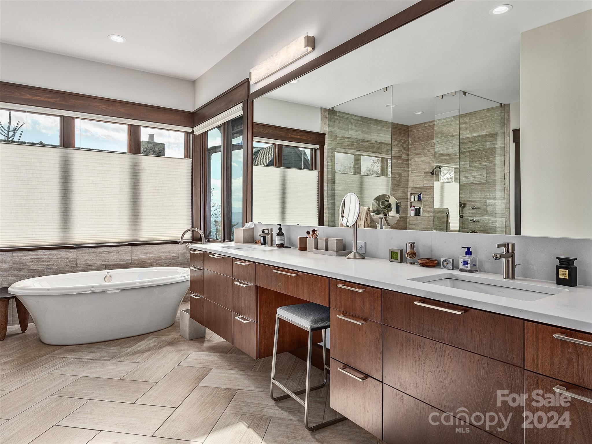 Reynolds Mountain - Residential