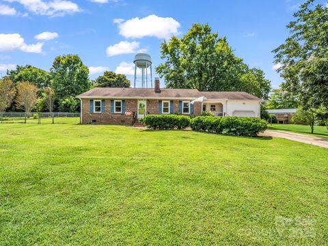 Photo of 2551 Robinette Road, Maiden, NC 28650 (MLS # 4293815)