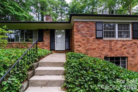 Photo of 24 Warwick Place, Asheville, NC 28804 (MLS # 4379337)