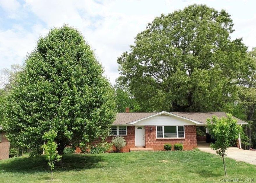 Brick ranch located on .50 acres featuring living room with hardwood floors, eat-in kitchen overlooking a large backyard for play. Three bedrooms, hardwood floors. Large basement with brick fireplace, storage, workshop. Lower level ideal for future expansion. Single carport. Great location in Eastview Acres neighborhood near Hampton Heights Golf Course. Low traffic street. Ideal location within minutes of LRU, schools, Viewmont shopping and downtown.