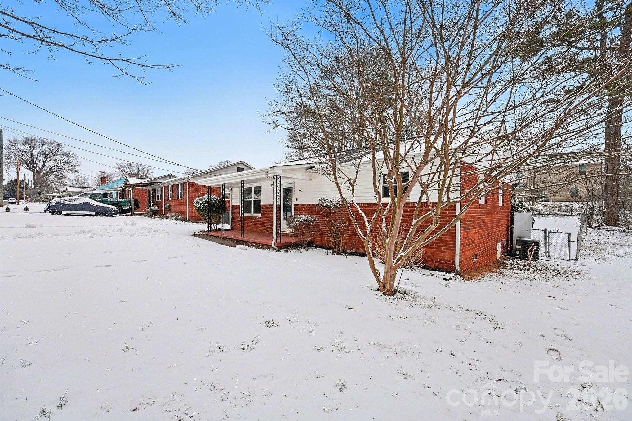 742 N Mulberry Street