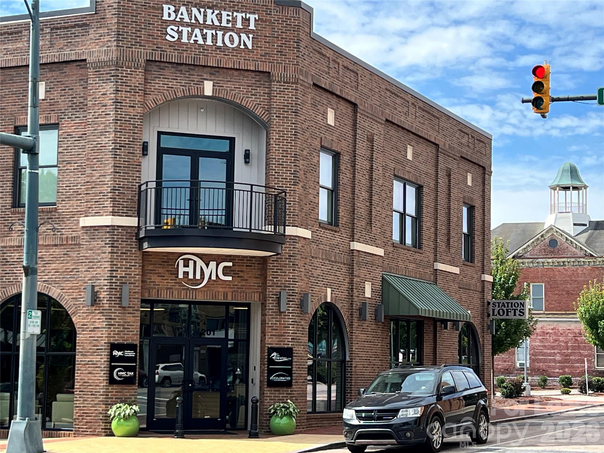 201 E Innes Street 202