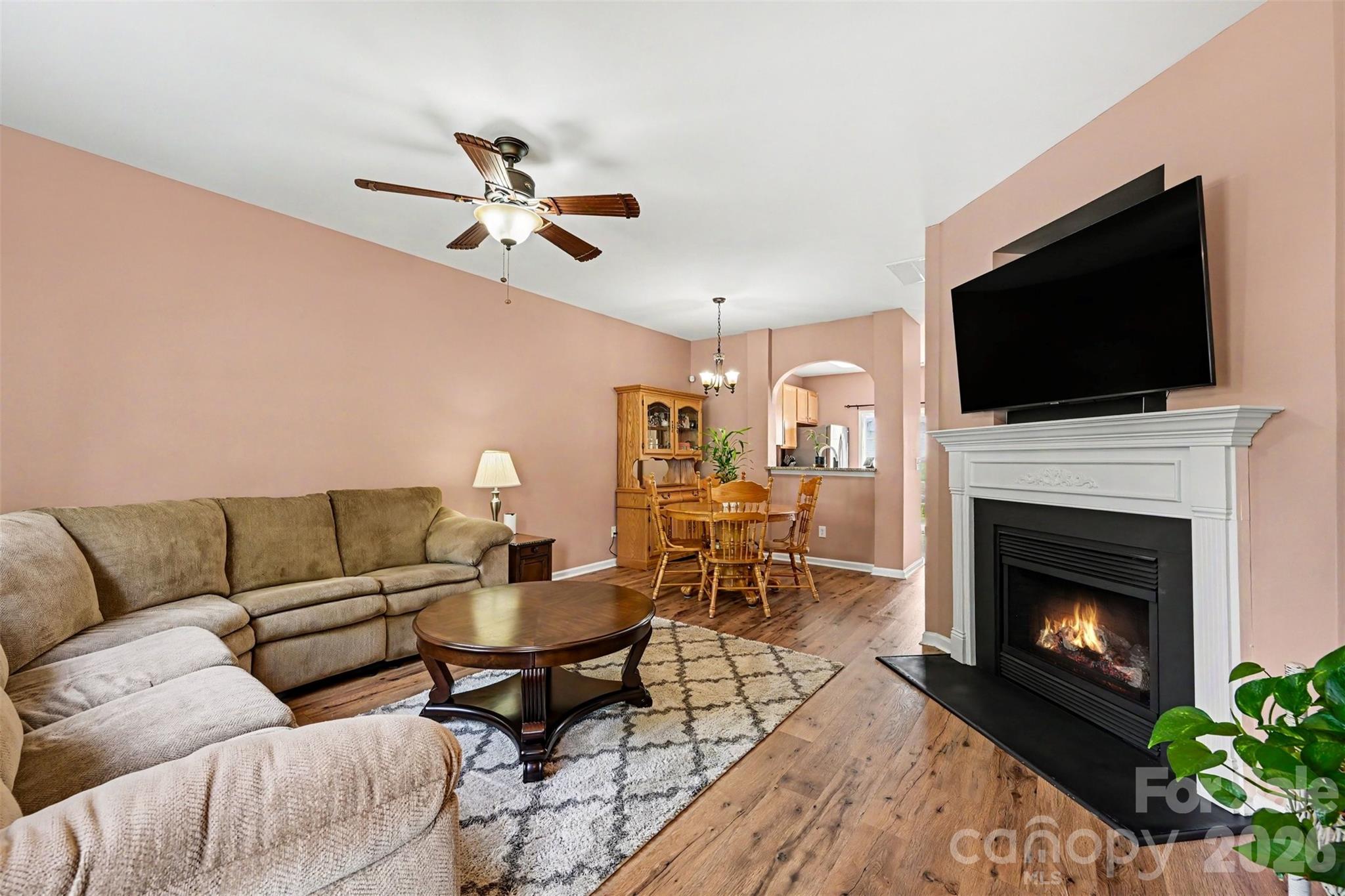 1033 Woodglen Lane