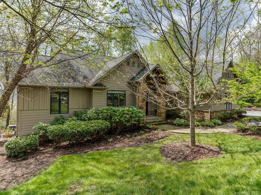 The perfect example of the Mountain elegant style plus gorgeous long distance mountain views. It has rich mountain finishes, open layout, large rooms, and vaulted ceilings. Master with fireplace & spa-like bath, 2nd bedroom/office on the main. Chef kitchen, hearth room, fabulous screened porch with fireplace and outdoor kitchen. Downstairs has great entertaining areas, wet bar, 3 guest rooms, 3 baths, and bonus space, workshop. Several great outdoor entertaining areas. 8 mins. to Hendersonville.