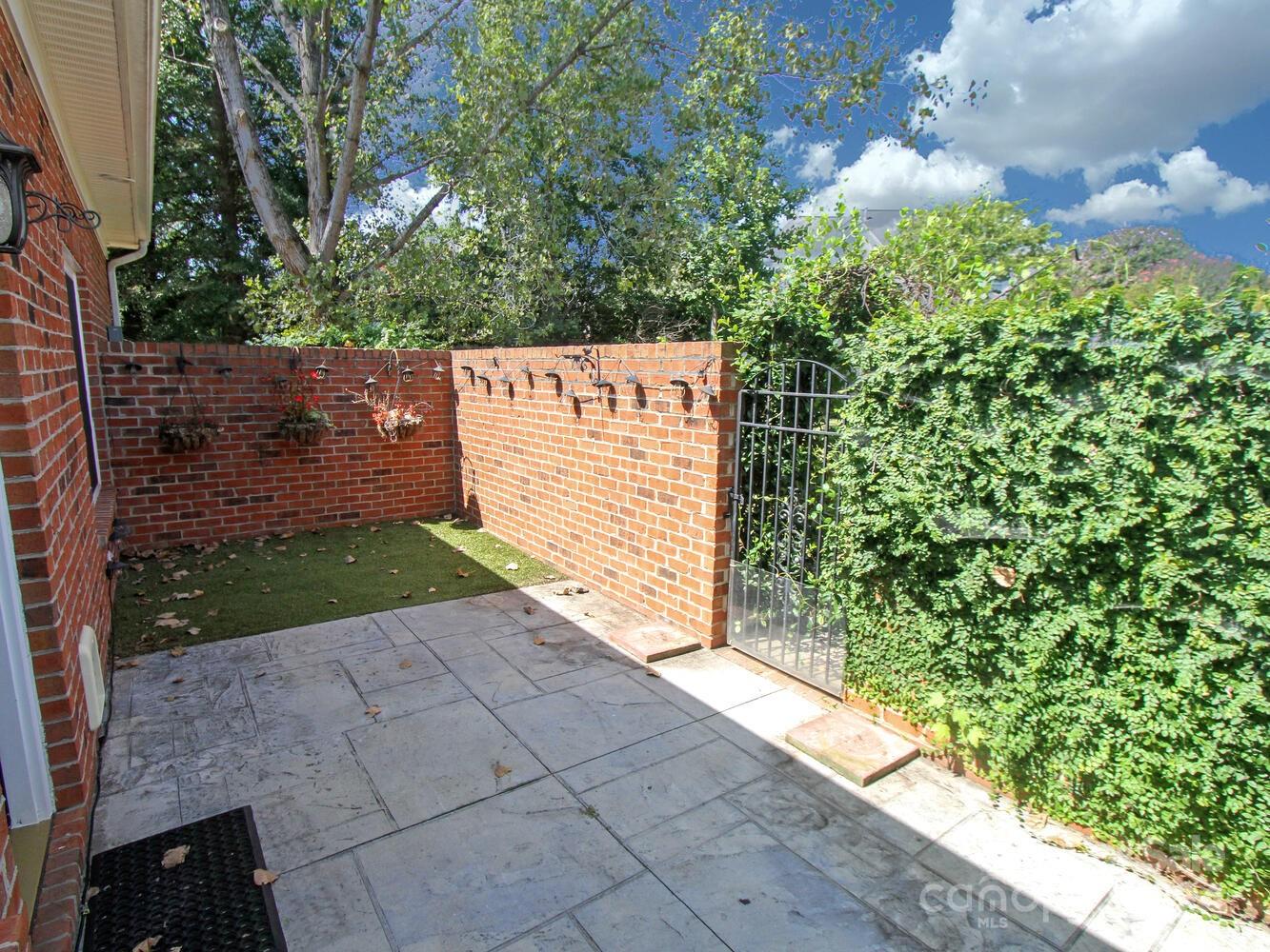 Beacon Knoll Villas - Residential