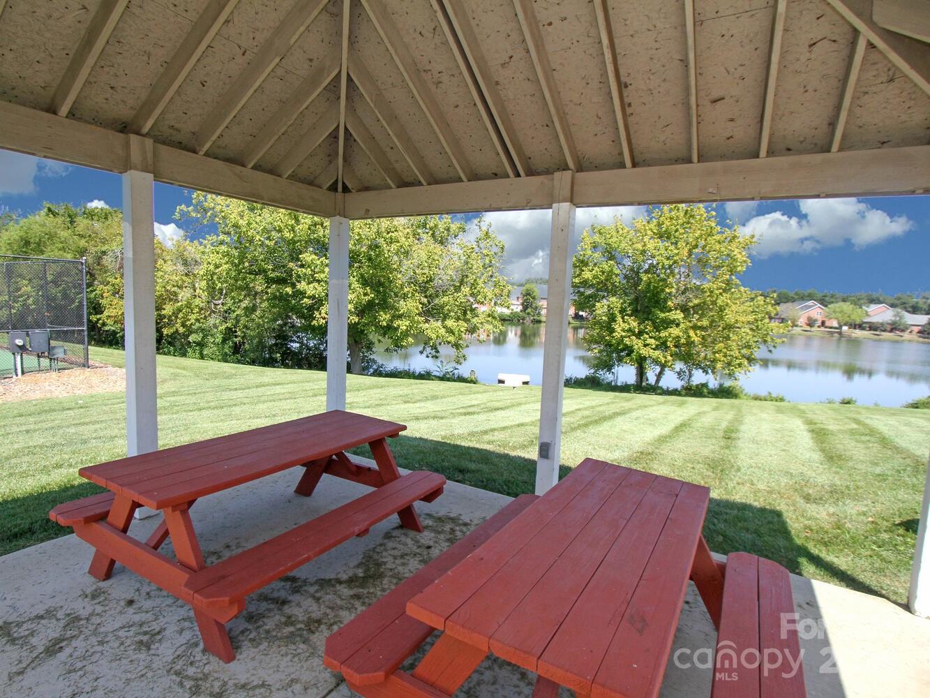 Beacon Knoll Villas - Residential