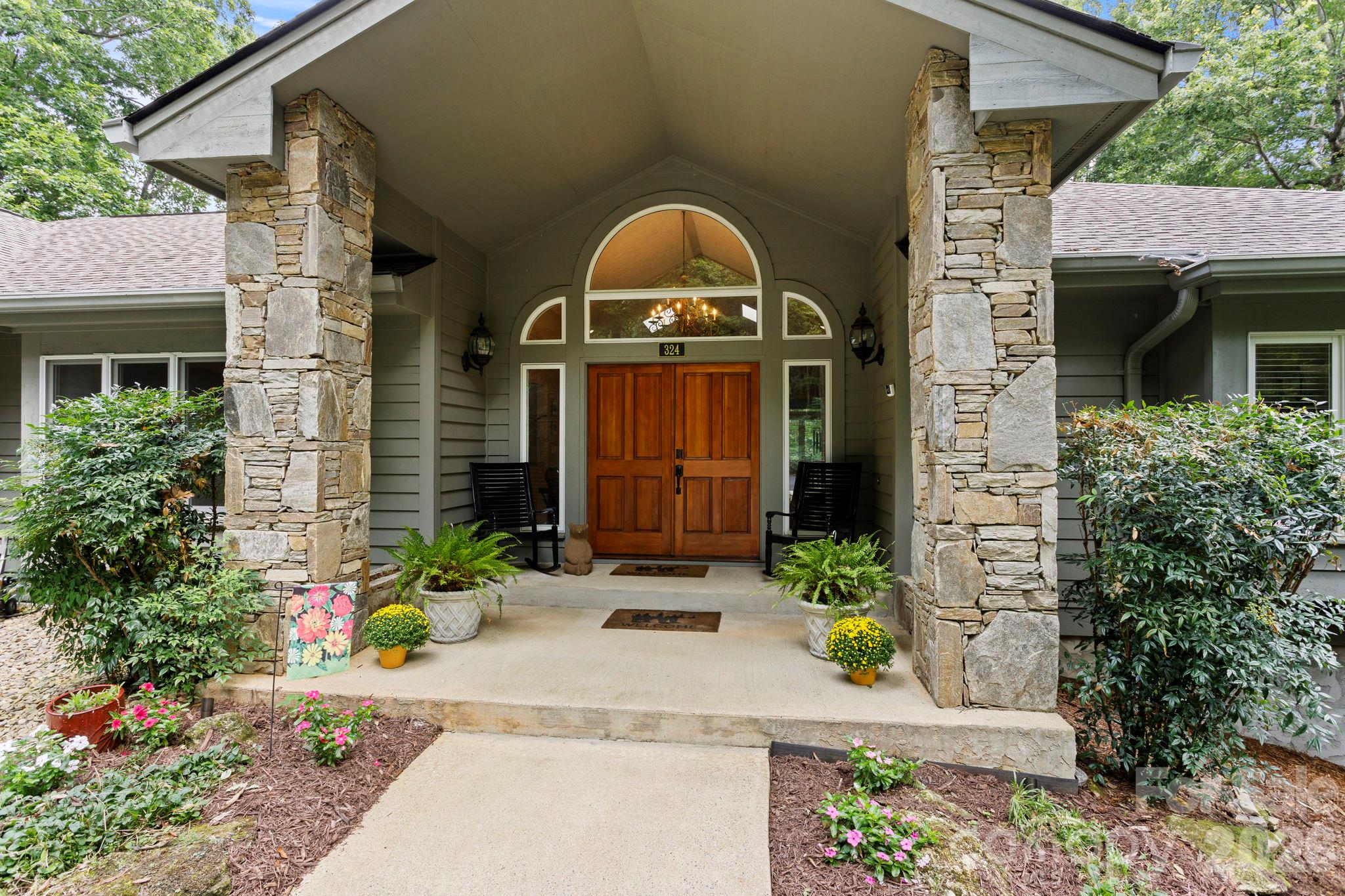 324 Kenmure Drive