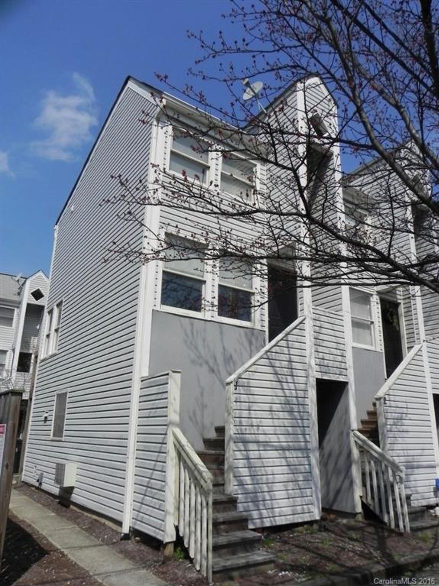 Large 1 Bedroom 1.5 bath townhome style home in 4th Ward.  Large living room, new stove and new washer/dryer...all appliances included.  Great price for a home walkable to everything uptown has to offer.