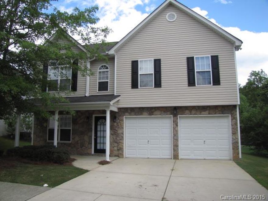 This pretty Colonial is located in Cornelius w/sidewalks & a community pool! Quality features incl vaulted ceilings, heavy crown molding & wainscoting. The 4-BR, 2.5-BA floor plan offers a formal DR & GR w/a fireplace. Kitchen amenities incl white, raised-panel cabinetry, a brkfst area & stainless appl. The master suite is accented w/a deep tray ceiling, & the private bath has a large window above the garden tub. Enjoy the outdoors on the backyard patio w/mature trees! Close to Birkdale Village.