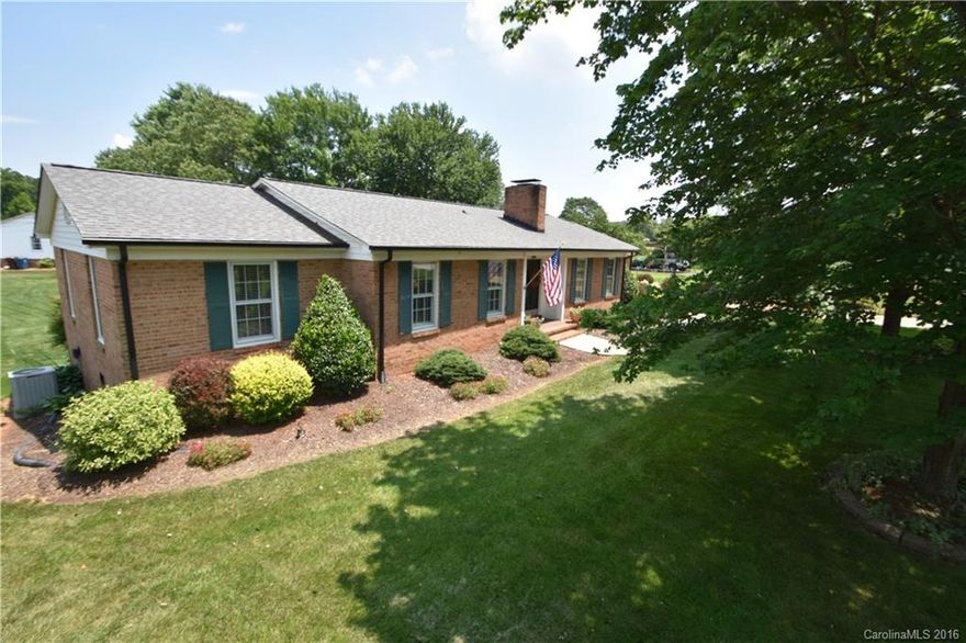 THE RANCH YOUVE BEEN WAITING FOR!! SUPER WELL MAINTAINED RANCH. GREAT YARD AND LANDSCAPED PERFECTLY! LARGE RELAXING DECK WITH ELECTRIC RETRACTABLE AWNING& LIGHTING. BACK YARD SWING W/ AWNING, SPACIOUS OUTDOOR BUILDING, DOUBLE DOOR ENTRANCE, OPEN KITCHEN W/ ISLAND, UNDER MOUNT LED LIGHTING, LAMINATE FLOORING, STONE FIRE PLACE, BATH ROOMS TOTALLY REMODELED, CEILING FANS, ELECTRICAL PANEL UPDATED 2014 & PLUMBING UPDATED 2008. GREAT SIZE GARAGE! WASHER AND DRYER STAY W/ ACCEPTABLE OFFER!!